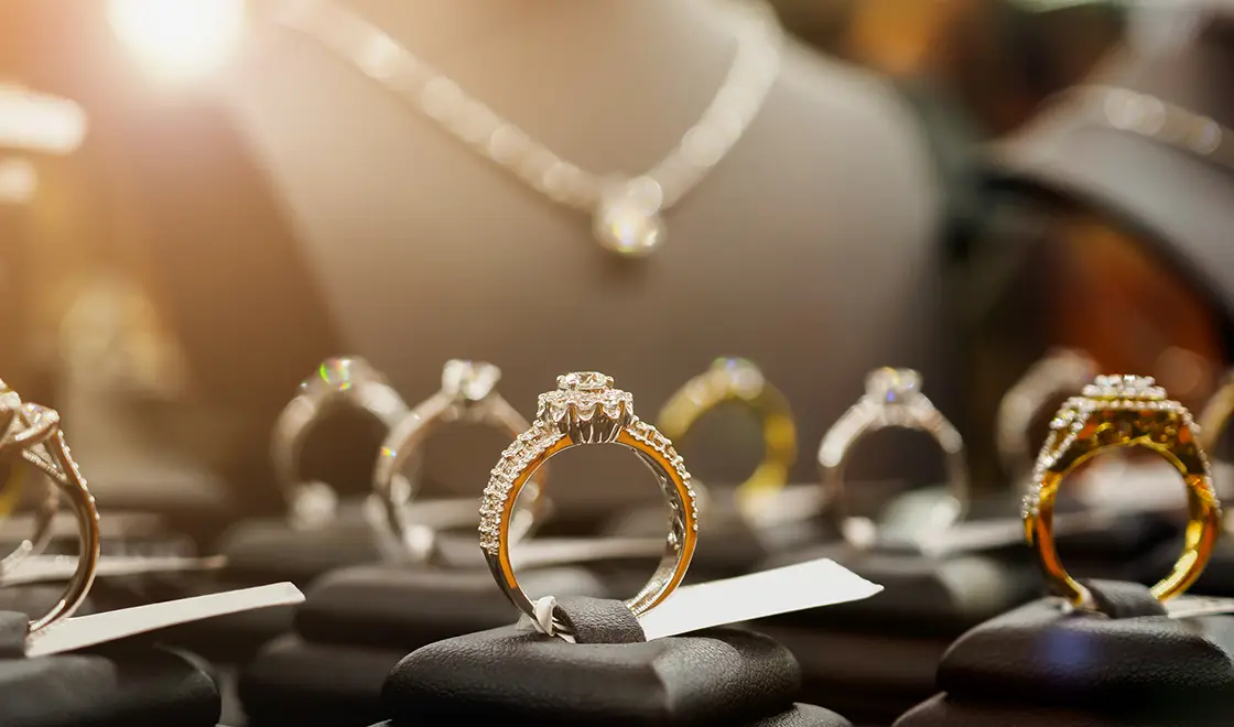 Présentoire de bagues de mariage et fiançaille